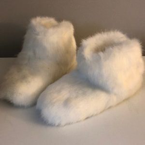 Fluffy Wool UGG bootie slippers size 9 women